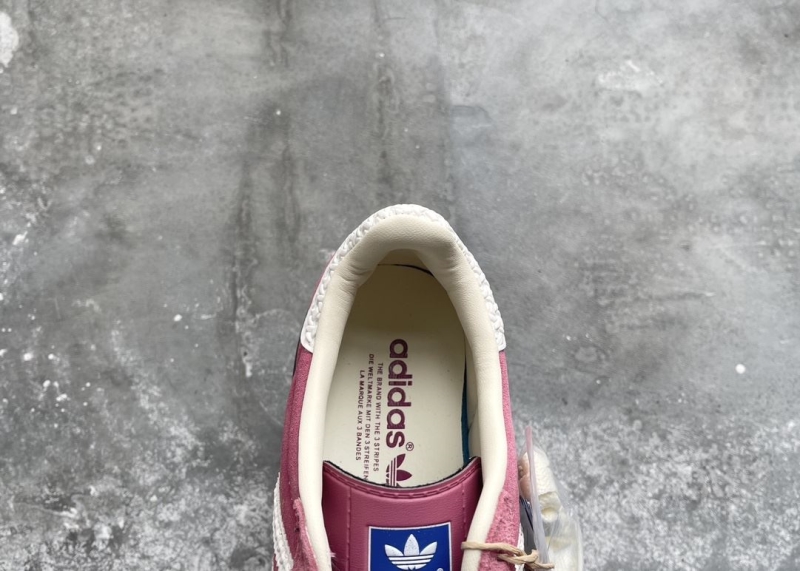 Adidas Sneakers